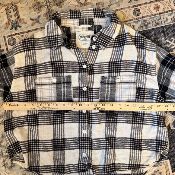 American Eagle Women’s Black & White Plaid Flannel Cropped Button Down Size M - Picture 7 of 10